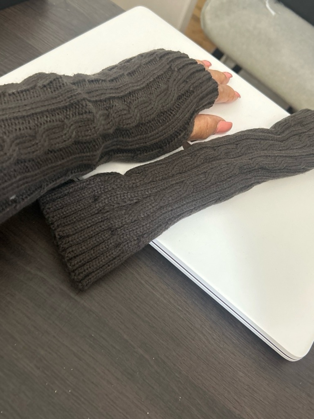 Cable Knit Fingerless Arm Warmers - Brown